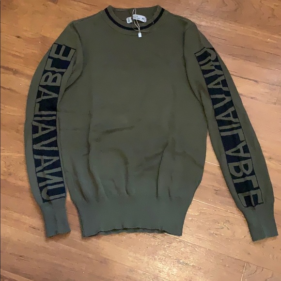 Olive green xs sweater says unavailable on sleeves - Picture 1 of 4